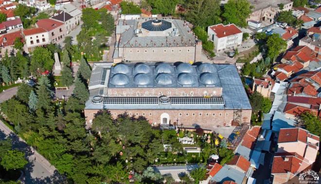 Bugn kendine zg koleksiyonlar ile dnyann sayl mzeleri arasnda yer alan Anadolu Medeniyetleri Mzesi'nde Anadolu arkeolojik eserleri Paleolitik a&#8217;dan balayarak gnmze kadar, kronolojik bir srayla sergilenmektedir.  <br>  Anadolu Medeniyetleri Mzesi Ziyaret Saatleri   <br>  Yaz Dnemi: 08:30 - 19:00 (15 Nisan - 31 Ekim)    K Dnemi: 08:30 - 17:30 (31 Ekim - 15 Nisan)