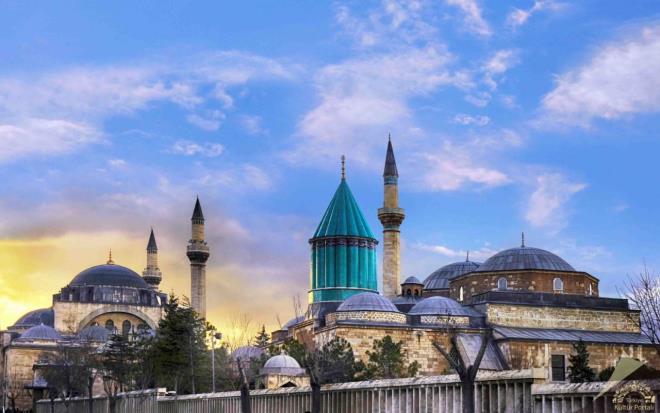 Mevlev Dergh ve Trbe 1926 ylnda "Konya Asr- Atka Mzesi" ad altnda mze olarak hizmete balamtr.1954 ylnda ise mzenin tehir ve tanzimi yeniden gzden geirilmi ve mzenin ad Mevlna Mzesi olarak deitirilmitir.