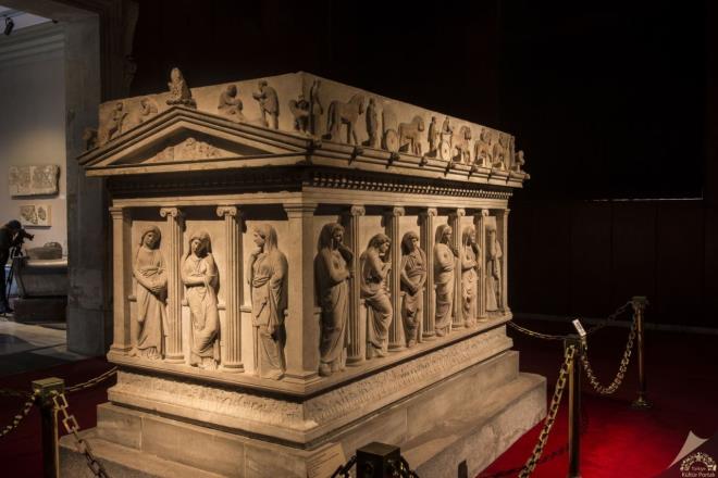 stanbul Arkeoloji Mzesi &#8211; stanbul    <br>stanbul Arkeoloji Mzesi lkemizdeki ilk mzecilik almalarna rnektir. Osmanl&#8217;da tarihi eser toplama almalarnn izleri Fatih Sultan Mehmet dnemine kadar uzanmaktadr. Ancak sistemli bir ekilde mzeciliin kurumsal olarak ortaya k stanbul Arkeoloji Mzesi&#8217;nin 1869 ylnda &#8216;Mze-i Hmayun&#8217; ad altnda kuruluuyla olmutur.