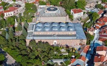 Kltr Portal Kltr Bakanlna bal btn mzelerde 7&#8217;den 70&#8217;e tm vatandalarn, gz bebeimiz kltrel varlklarmz yakndan tanyabilmesi, tarihe bizzat tanklk edebilmesi amacyla sizler iin kk bir rehber hazrlad. te ziyaretilerini bekleyen, 18 Mays Cumartesi mesai bitiminden 23:00'e kadar cretsiz olarak ziyaret edebileceiniz Mzeler Haftas&#8217;na zel mzeler.