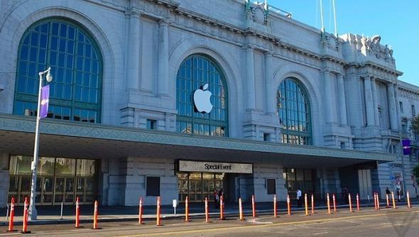 Bana sadece sesinle, bir mteriye nasl yardm ettiini gsterir gibi rol yap!