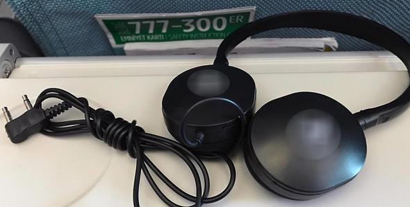 Uakta datlan kulaklklar ift girilidir. Neden byle bir uygulama yapldn biliyor musunuz? te o ilgin sorunun cevab&#8230;