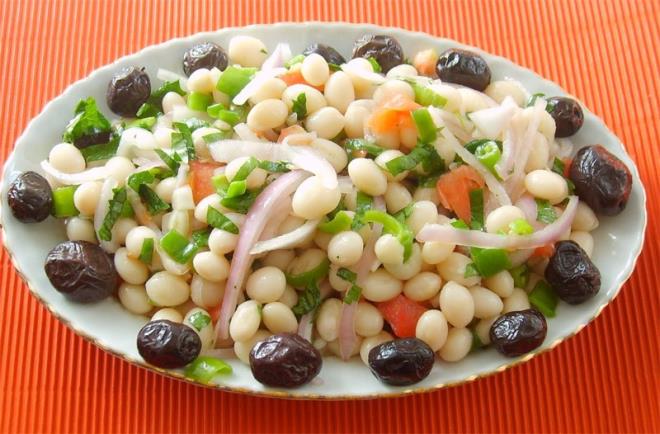 KURU FASULYE Fasulye mkemmel tokluk hissi salayan bir baklagil trdr. Haliyle de sahur sofranzda bolca bulundurun. Kuru faslye yemei piirebileceiniz gibi piyaz olarak da tketebilirsiniz.