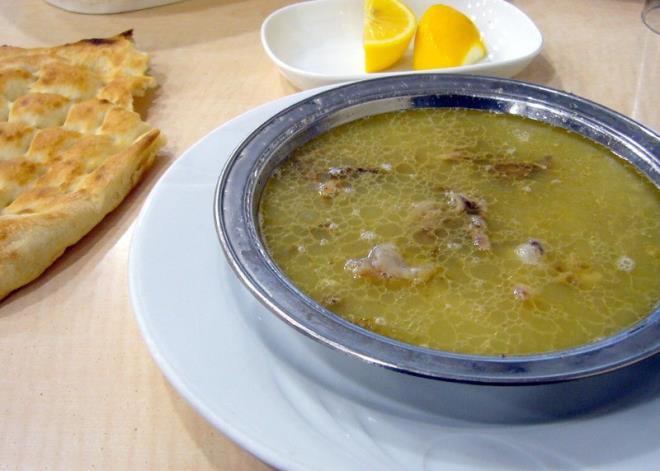 RAMAZAN SOFRASININ BATACI BUNU YAPIN Canan Karatay diyor ki... ftar sofrasnda iilebilecek en iyi orba kelle paa... Bu orba besleyici ve salkl olduu iin iftar yemeklerinin ba srasnda bulunmal. Canan Karatay 'Doyurucudur, mideyi korur' diyerek sahurda da bunu nerdi ve kelle paa ile kolay oru tutulabileceini syledi.