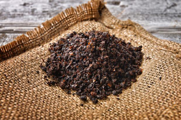 SOTUN FAYDALARI NELERDR? SOT HANG HASTALIKLARA Y GELR?    - Bilinen en gl faydas metabolizmay hzlandrr. Bu yzden kilo vermek isteyenler iin vazgeilmez bir besindir. Ancak tketilmeden nce bir uzmana danlmas gerek nk mide asidini olumsuz etkileyerek lser ve refly tetikleyebilir.     - Yaplan aratrmalara ac olmasna ramen isotun gl antioksidan ve antibakteriyel olmasndan dolay kanser hastalklarn engelledii ortaya karlmtr.