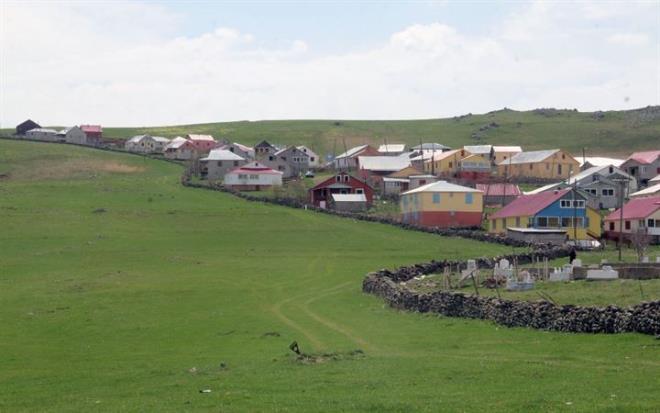 400 yldr ayakta kalan duvarn ilgin bir zellii de har kullanlmadan yaplmas olduuna dikkat eken ltar, "6,5 kilometre uzunlua sahiptir yma ta usul ile ina edilip, herhangi bir har kullanlmamtr bu nedenle 400 yldr ayakta olmas ok nemlidir. Bu duvarn ilgin bir yan da bir tarafndan yerleim sz konusuyken dier tarafndan yoktur" ifadelerini kulland.