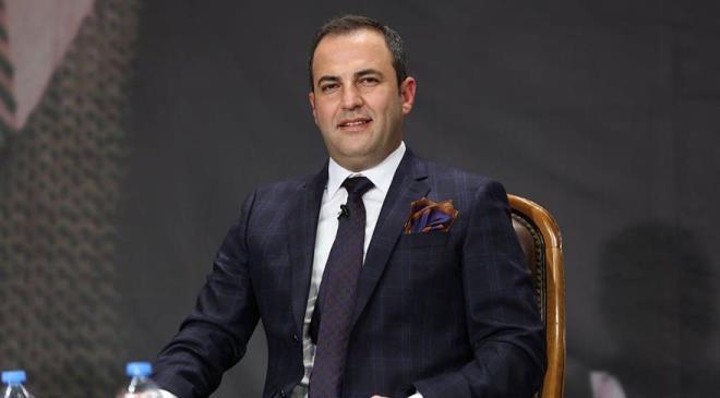 Gezici Aratrma'nn yneticisi Murat Gezici ise 31 Mart'ta sanda gitmeyen semenin yzde 60'dan fazlasnn AK Partili olduunu ileri srerek, "Seimin kaderini, mtedeyyin Krtlerle, biraz muhafazakr, milliyetilik dozu yksek, gelir dzeyi 2200 TL'nin altndaki semen belirleyecek" yorumunu yapyor.