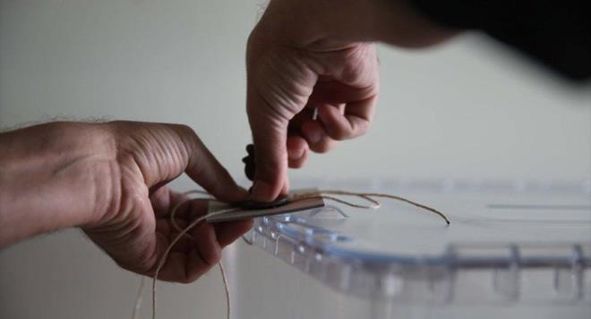 Bu bir intihar olur<br>    Gezici, gelecek seimlerde yalnzca bykehir belediye bakan seilecek olmasndan dolay oy pusulalarnda yalnzca AK Parti adaynn olacak olmasnn iktidar iin avantaj olduunu savundu. Murat Gezici, "muhalefetin 'Her ey ok gzel olacak' slogannn tamamen sekler semeni mobilize etmeye ynelik bir slogan" olduunu belirterek, muhalefetin seimlere tek bir sloganla girmesinin intihar olacan da szlerine ekledi.