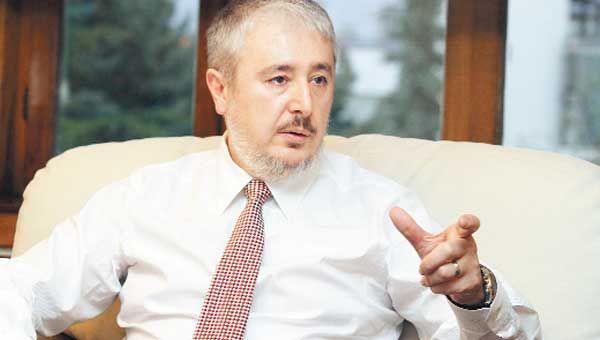 Muhalefetin dardan baknca stratejisinin ne olduu anlalmyor<br>    Uslu, "lk kez yaplacak bir seime giriliyormu gibi bir hava var. Muhalefet, maduriyet pozisyonunu skalad gibi, direnii pozisyonunu da skalad. ktidar maduriyet avantajn kaptrmama stratejisini baarl ekilde srdryor. ktidarn bir stratejisi var ve bunu uyguluyor ama muhalefetin dardan baknca stratejisinin ne olduu anlalmyor" diye konutu.