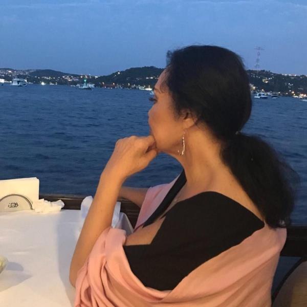 Bunun yannda oray, sinemann yan sra ynetmenlik, yazarlk ve arkclk da yapmtr. 12 Mart 2010 tarihinde nl sanat UNICEF tarafndan Trkiye'nin iyi niyet bykelisi seilmitir.