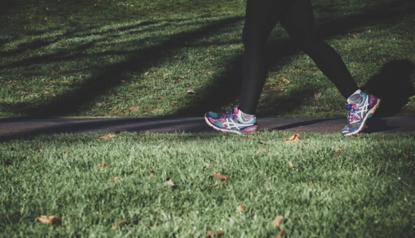 ftardan Sonra Yry Yaplmal: Vcudun srekli alk sonucunda kendini daha yava almaya koullandrdn syleyen amr son olarak da metabolizma hznn yavalayarak ve minimum enerji harcamasyla vcudun gn tamamlamak istediini belirtti. Bu durumda alnan enerji harcanlan enerjiden daha fazla olursa kiilerin kilo almaya balayacan syleyen amr, iftardan bir veya bir buuk saat sonra otuz dakika veya bir saatlik yry ile enerji harcamasn artrarak ve metabolizmaya biraz daha hz kazandrlmas gerektiini belirtti.