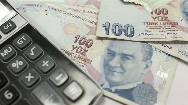 Bayramda emeklilere 1.000 TL ikramiye denecek. Ramazan bayramnda 1.000 TL ikramiye alan bir kii, Kurban Bayramnda da ayn miktarda ikramiye alacak.Dolaysyla emeklilere  ay ierisinde 2.000 TL ikramiye denmi olacak. kramiyenin miktar dul ve yetim ayl alanlarda lm ayl hissesi orannda deniyor. Dolaysyla dul ve yetimler lm ayl paylarna gre ikramiye alyorlar.