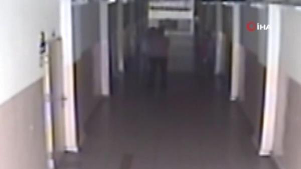 Olay sonras okulda eitime yarm gn ara verilirken olay an ise okulun gvenlik kameras ile anbean kaydedildi.