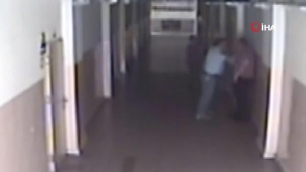 Eitim alanlar; veli, renci gibi birok kesim tarafndan rahatlkla hedef alnabilmekte ve bunlara karn retmenlerimiz maduriyet yaamaktadrlar.