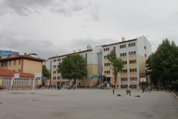 22.05.2019 tarihinde smet nn Ortaokulunda grev yapan meslektamza yaplan saldry iddetle knyor, bu menfur saldrda madur olan retmenimize gemi olsun dileklerimizi iletiyoruz.