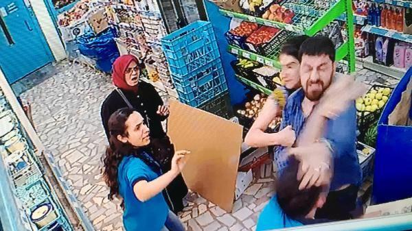 Olayn kavgaya dnmesi zerine yanndaki maket ban savuran market grevlisi, ayn markette kasiyer olarak alan Aye Altnparmak' kolundan yaralad.