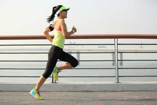 3. HAREKETSZ YAAM Gnmzde masa ba alma saatlerinin uzunluu gn ierisinde hareketli olmamz engellemekte ve metabolizma hzmz yavalatmaktadr. Gn ierisinde yaplan egzersizler metabolizmay hzlandracandan aktif bir yaam srmeye dikkat etmeliyiz.