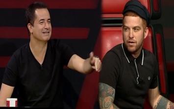 Son zamanlarda sosyal medya hesabndan yapt siyasi aklamalarla gndeme gelen Gkhan zouz, getiimiz sene O Ses Trkiye programndan neden ayrldn aklad.