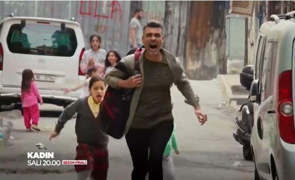 Bahar'n bayldn gren Arif ve Sarp ise koarak yanna gidiyor.