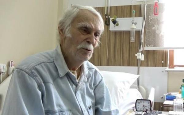 Hastaneden aklama  <br>  te yandan, oyuncunun bir sredir tedavi grd Gemlik Devlet Hastanesinden yaplan aklamada, Kolak'n genel durum bozukluu ve pnmoni(zatrre) tans ile hastaneye yatrld bildirildi. Aklamada, 8 gn nce de hipoksik solunum ve oklu organ yetmezlii nedeniyle solunum cihazna balanan Kolak'n, yaplan tm mdahalelere ramen yaamn yitirdii kaydedildi.