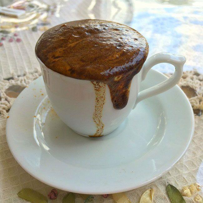 Zerre kadar phe duymuyorum    <br>nceleme frsat bulduum hibir uzun mr beldesinde (Okinawa, Sardinya, Pioppi, kaira) kahve ierek mrne mr katan biri ile karlamadm. Dier taraftan toz haldeki hazr paket kahvelerin (instant kahve) arsnn yaplarndaki akrilamid riski nedeniyle kanserojen zellik tadndan da zerre kadar phe duymuyorum.