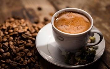 Kahvenin faydalaryla ilgili iirilen haberlere dikkat eken Prof. Dr. Osman Mftolu, baz hazr paket kahvelerin ierisinde kanserojen zellik tayan madde bulunduunu, 'Trk Kahvesi'nin de en fazla gnde 3 fincan iilmesini nerdi.