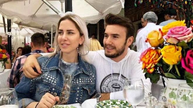 arkc Mustafa Ceceli olayl boanma davasnn ardndan yine gndemde. Eski ei Sinem Gedik ile ntizar'n izinsiz elde edilmi grntlerini ocuunun velayet davasnda kullanmakla sulanan sanat, son hareketiyle bir kez daha konuuldu.