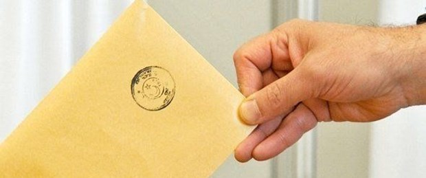 Terr rgt demokratik g birliinden yana tavr koyuyorsa bu ok absrt ve felaket bir durumdur. Dadan aklama yapyor eli silahl katil, "Ben demokratik g birliinden yanaym" diyor. stanbul seiminde yle bir detay vard. stanbul'da HDP'li semenin %30'u her zaman bila kayd art oyunu AK Parti'ye vermitir. Bu semen bu seimde oy vermedi. Beka sylemleri HDP'li muhafazakar semenin CHP'ye ynelmesine veya sanda gitmemesine sebebiyet verdi.