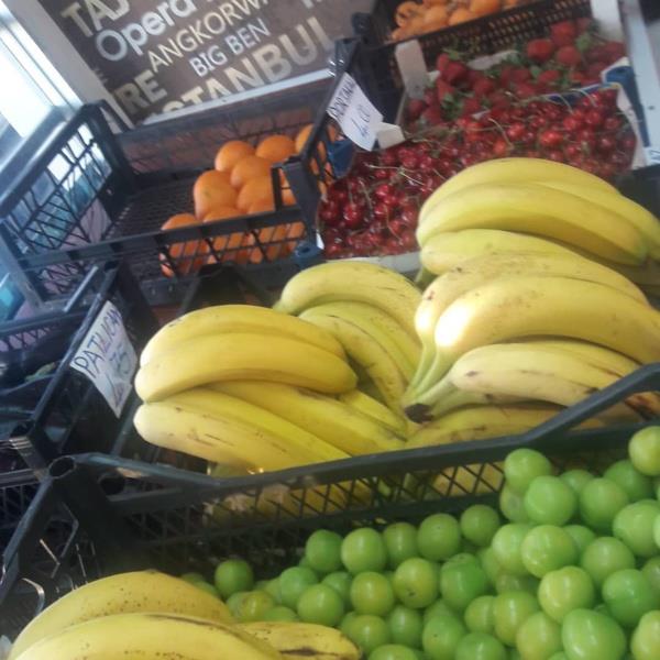 Daha fazla enerji!<br>  Muzda bulunan karbonhidratlar gnlk bazda daha fazla enerji almanza neden olur. Muzlar, bu enerjinin vcut tarafndan yavaa emilimini salar. Bu da dier tatl attrmalklarndan daha uzun sre enerji vermesi anlamna gelmektedir.