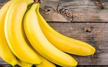 inde bulunan protein ve mineraller sayesinde son derece salkl olan muz, ayn zamanda lezzetli bir meyvedir. Dnyada portakal ve elmadan sonra en ok tercih edilen nc meyve olarak bilinir. Faydalar saysz olan muzu dzenli olarak her gn 2 adet yediinizde olumlu sonular alacaksnz. te etkileri...