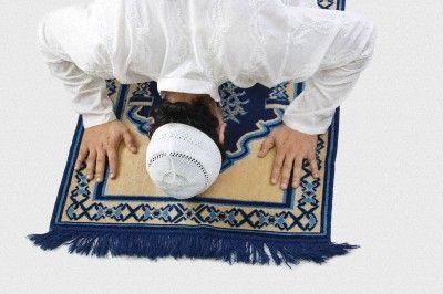 Kadir gecesi Peygamberimizin duas : Hazreti Muhammed Kadir Gecesine byk nem verir ve bu gecede namazn camide cemaatle klnmasn tavsiye ederdi. Hazreti Aye'nin aktardna gre Peygamber efendimizin Kadir Gecesi u duay okurdu;