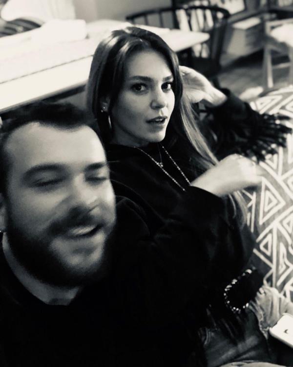 Dizinin final sahnesindeki balonlarn fotorafn paylaan Asl Enver, duygusal bir mesaj yazd.