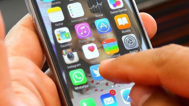 Rekabeti Telekomnikasyon letmecileri Dernei Genel Bakan Adem cal "BTK tarafndan alnan karar dorultusunda, abonelere yeni hat bavurularnda ve ylda en az bir kez kaytl abonelik saylarna ilikin bilgilendirme mesaj gnderilecek" dedi.    Rekabeti Telekomnikasyon letmecileri Dernei Genel Bakan Adem cal, AA muhabirine, zellikle cep telefonu aboneliklerinde, gemite kiilerin adlarna bilgileri olmadan ok sayda hat aldn syledi.