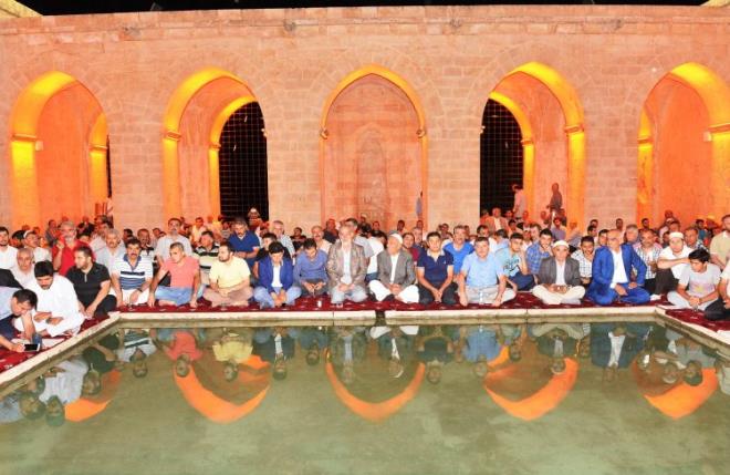 Song�l K�d�r ise medreseye kad�nlar�nda yo�un ilgi g�sterdi�ini belirterek, a��k havada teravih namaz� k�lman�n daha rahat oldu�unu anlatt�.