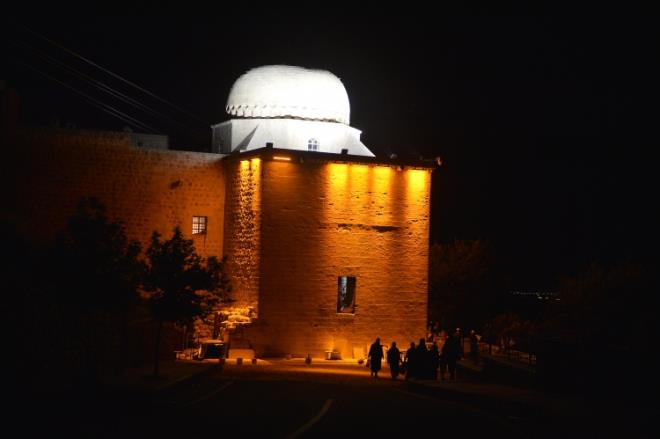 Medrese sorumlusu Hazbi Bulut, AA muhabirine yapt��� a��klamada, medresenin bin 502 y�l�ndan bin 910 y�l�na kadar �niversite olarak kullan�ld���n�, 410 y�l boyunca hem dini hem fenni derslerin burada ehil ki�iler taraf�ndan verildi�ini s�yledi.