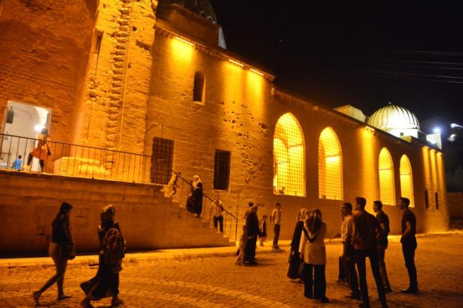 - "Hem manevi atmosferi var hem de serin"