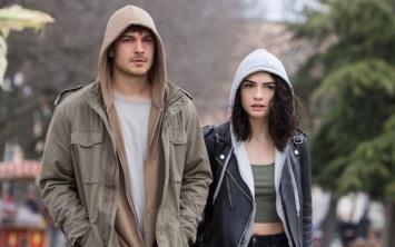 Netflix ilk orijinal Trk dizisi olan ve birinci sezonu ksa sre iinde 10 milyon izlenmeyi geen Hakan: Muhafz dizisine sevilen bir oyuncu konuk olarak katlacak.