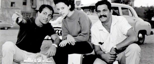 Sinemaya 1963 yapm "Susuz Yaz" ile adm atan Hlya Koyiit, bu filmle beraber Berlin'den Altn Ay kazand. Koyiit, &#8220;Berlin'den &#8216;Altn Ay&#8217; dl almamz bana byk srpriz oldu. Erol Ta filmde evladn kucaklar gibi sahip kt bana. Erol Ta'n hayatmda ayr bir yeri var. Trk sinemasnn en renkli aktrlerinden biriydi&#8221; dedi.