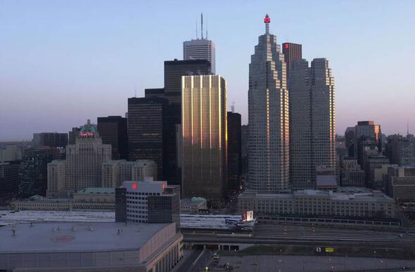 21- Toronto    lke: Kanada    Ortalama Maa (Dolar): 2,597