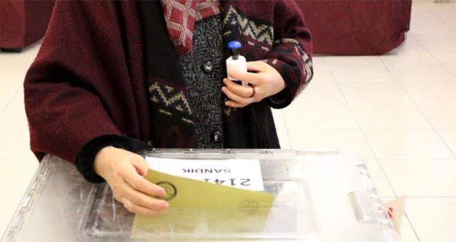 Piar Aratrma: stanbul'da 23 Haziran gn yenilenecek seimle ilgili Piar aratrma irketi tarafndan yaplan bir deerlendirmede, "kitle psikolojisinin Ekrem mamolu lehine olduu" yorumu yapld. Seimlerin her iki taraf iin de riskler barndrmakla birlikte her iki adayn da kazanma ihtimali bulunduu belirtilen Piar aklamasnda, &#8220;Ancak kitle psikolojisinin Ekrem mamolu lehine olduunu sylemekte fayda gryoruz.&#8221; denildi.