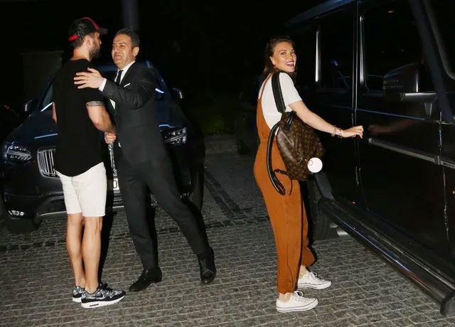 Murat Boz, gazetecilerin oradan ayrldn rendikten sonra, alveri merkezinin vale irketini arad. nl arkc, verdii 200 lirann para stn, yani 170 liray geri istemesi vale alanlarn artt.