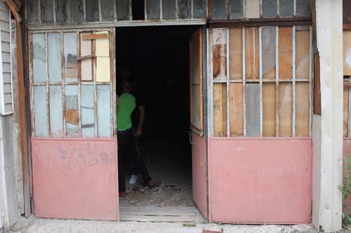 Osman Bakrc, Osmangazi ilesi Yeilova Mahallesi'nde babasndan kalan marangoz atlyesini oto ykama dkkanna dntrmek istedi.