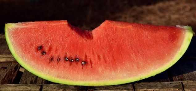 Forchlorfenuron bymeyi hzlandrd iin, hzlandrlm byme sonrasnda bu atlaklar belirgin olarak grlyor.