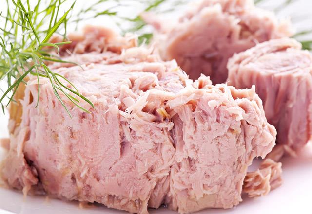 Ton Bal Dnya zerinde en yaygn tketilen balk trlerinden olan Ton Bal da risk grubuna dahil. zellikle beyaz renkli trleri fazla tketildiinde, ierdii yksek cva nedeniyle hamile ve ocuklarn sinir sitemi geliimini olumsuz etkileyebiliyor.