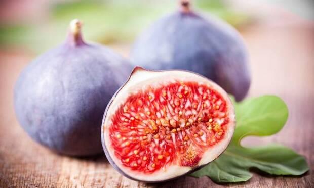 100 gramnda 19.8 gram karbonhidrat, 0.75 gram protein, 2.9 gram lif ieren incirin 100 gram yaklak 75 kaloridir. Enerji younluu dier meyveler gre daha yksektir. Lifli yaps sayesinde sindirim sistemi problemi yaayan bireyler iin olduka ideal bir meyvedir. Karbonhidrat ieriinin yksek olmas sebebiyle zellikle diyabet hastalarnn ok dikkatli tketmesi gerekir. Yksek oranda antioksidan iermesiyle yalanmaya kar meydan okumakla kalmaz, kalsiyum ierii sayesinde ocuklar ve hamileler iin olduka nemli bir meyvedir.