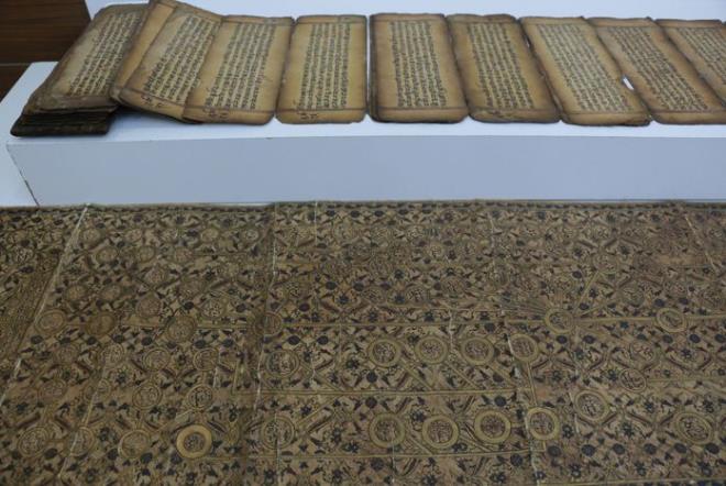 Fotoraflarn ekerek Kltr ve Turizm Bakanl'na gnderdi. Ankara Anadolu Medeniyetleri Mzesi Mdrl uzmanlar fotoraf zerinden yaptklar ilk incelemede eyalarn tarihi eser niteliindeki eserler olabilecei grne vard.