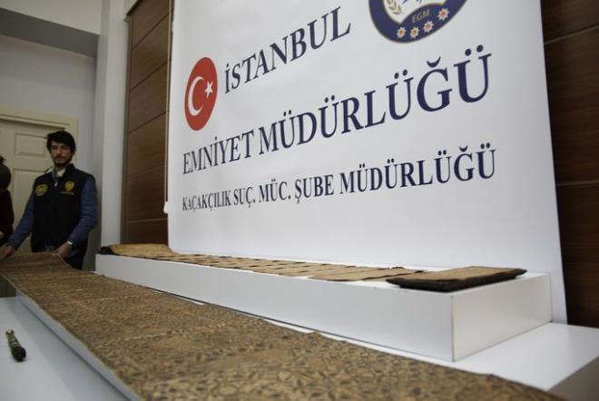 stanbul Emniyeti Kaaklk Sularyla Mcadele ube Mdrl ekipleri, stanbul'da dzenledii operasyonda 3 para tarihi eseri kargo ile ABD'ye gnderen M.A., N.A., H.A. ve M.A.'y gzaltna ald.