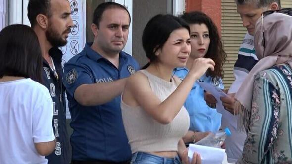 zmir'de snava ge kald iin salona alnmayan kz renci, gzyalarn bouldu. Snava giri belgesini yrtp, elindeki su iesini atan gen kz, sinir krizi geirdi.