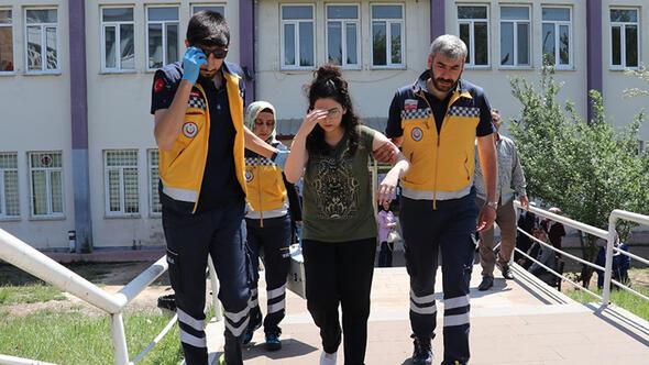 Sivas'ta Yksekretim Kurumlar Snavnn (YKS) ilk oturumu olan Temel Yeterlilik Testi (TYT) srasnda rahatszlanan Aleyna Kayhan (19), ambulansla hastaneye kaldrld.