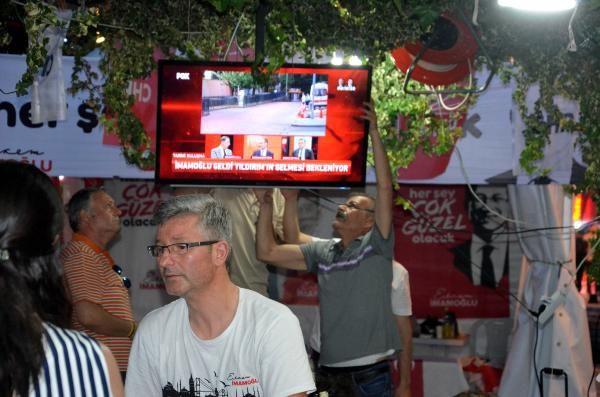 23 Haziran ncesi, iki adayn karlkl grlerini ve vaatlerini ortaya koyduu programn semenin oy vermesinde olduka etkili olacan syleyen vatandalar, iki adayn byle bir programda kar karya gelmesini demokrasinin gerei olduunu syledi.